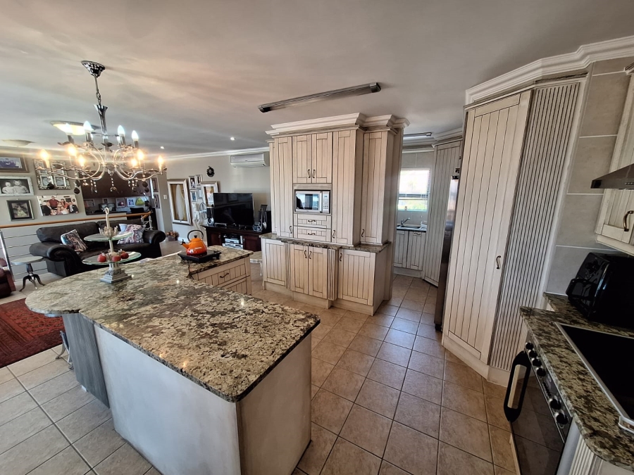 3 Bedroom Property for Sale in Wavecrest Eastern Cape